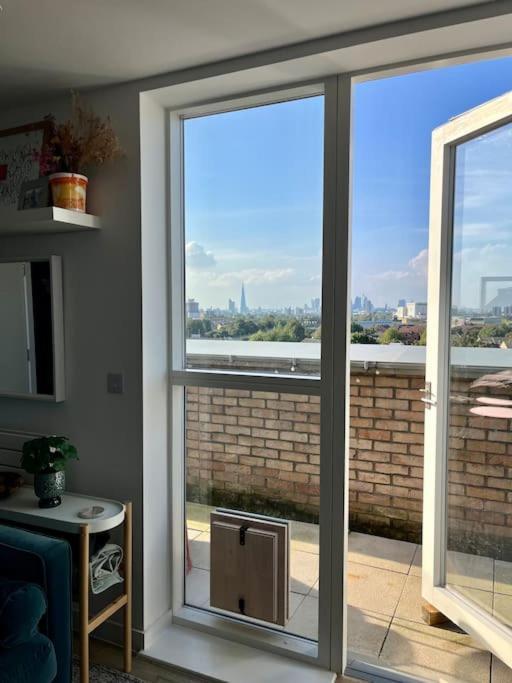 Elegant Chic Living: 1 Bed In Vibrant London Area Apartment Екстериор снимка